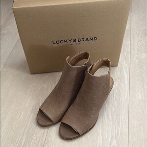 Lucky Brand Tan Wedge Open Toe Block Heel